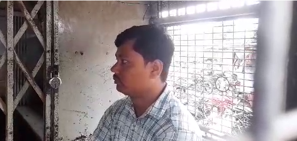 বিয়ের প্রতিশ্রুতি দিয়ে শারীরিক সম্পর্কের অভিযোগ, ধৃত শিক্ষক
