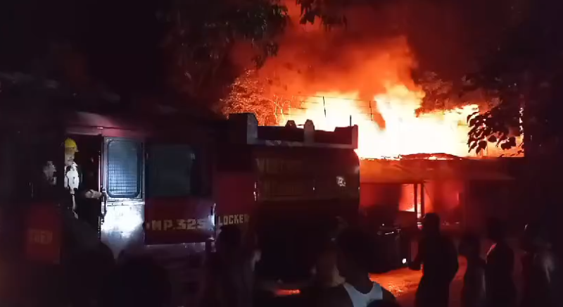 মাথাভাঙ্গায় বাজারে অগ্নিকান্ড, ক্ষতিগ্রস্থ ৩টি দোকান