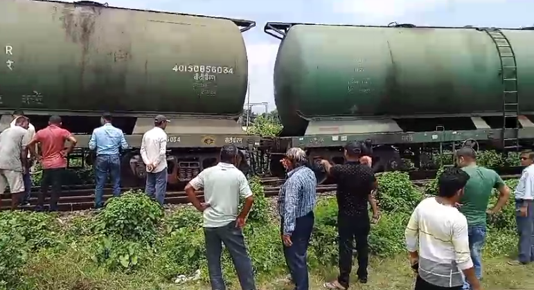 রাঙাপানিতে ফের দুর্ঘটনা, লাইনচ্যুত তেলের ট্যাঙ্কার