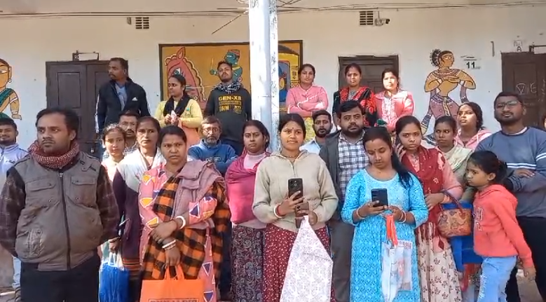 শিলিগুড়ি গার্লস প্রাইমারি স্কুলে ভর্তি নিয়ে সমস্যা, ক্ষোভ প্রকাশ অভিভাবকদের