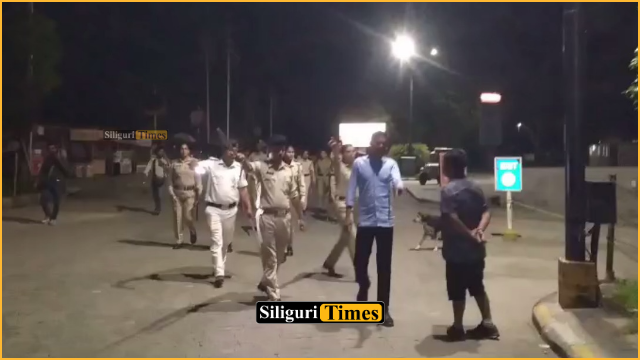 গভীর রাতে নামী শপিং মলের বাইরে বিশেষ অভিযান পুলিশের