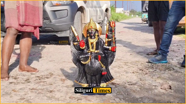 ফুলবাড়িতে তিস্তা ক্যানলে থেকে চুরি যাওয়া শনি মহারাজের মূর্তি উদ্ধার