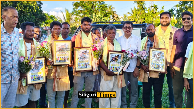 জীবনের ঝুঁকি নিয়ে তিস্তা নদী থেকে হস্তিশাবককে উদ্ধার, সাহসী পাঁচজনকে দেওয়া হল সংবর্ধনা