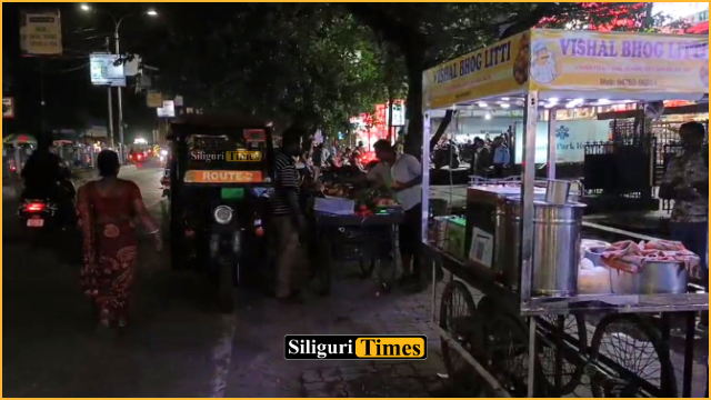 এসএফ রোডে নির্দিষ্ট পার্কিংয়ের জায়গা দখল করে রয়েছে দোকানপাট, সমস্যায় সাধারণ মানুষ