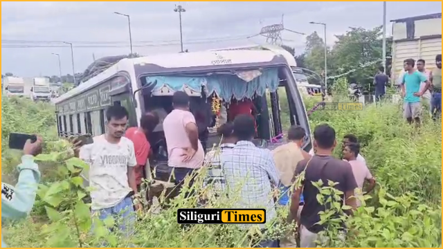 ফাঁসিদেওয়ায় দুর্ঘটনার কবলে পড়লো তীর্থযাত্রীদের বাস, আহত একাধিক যাত্রী