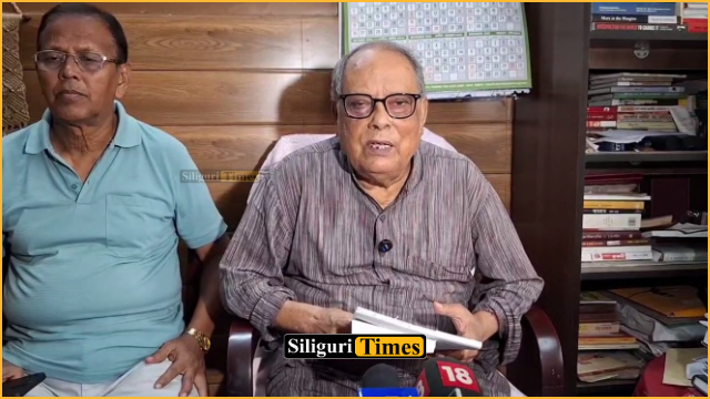 ফুলেশ্বরী রেলগেট বন্ধ করা নিয়ে ক্ষোভ, লোহার ঘেরা ভেঙে ফেলার হুঁশিয়ারি অশোক ভট্টাচার্যের