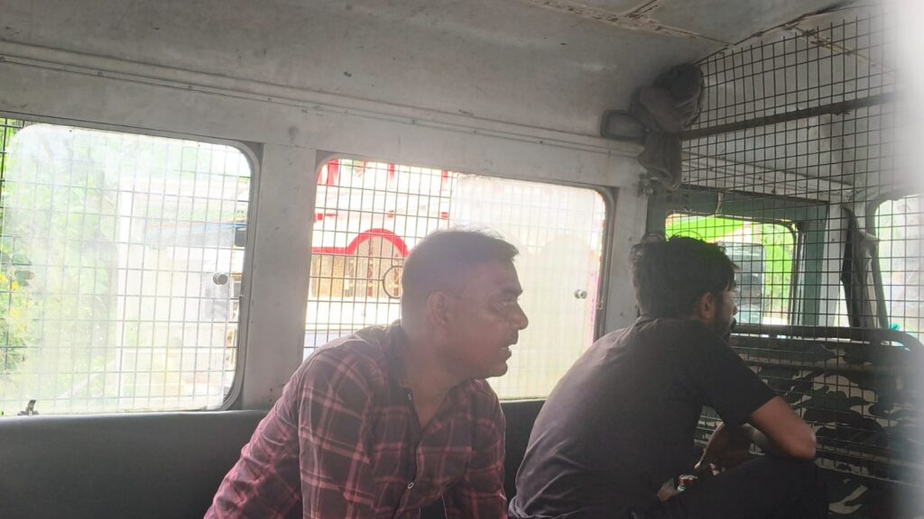মাটিগাড়ার তুম্বাজোতে বাড়ি ফাঁকা পেয়ে চুরি, গ্রেফতার ৩