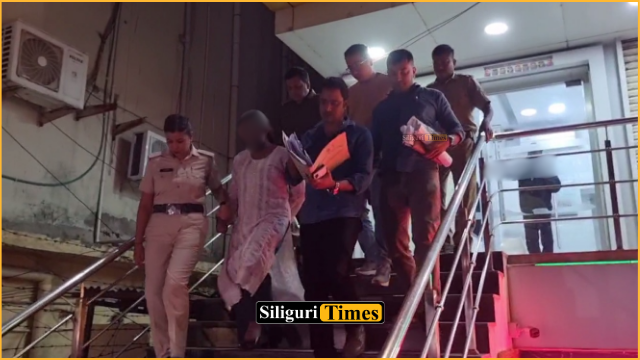 ৯১ লক্ষ টাকা সাইবার প্রতারণার ঘটনায় গ্রেফতার যুবতীকে নিয়ে ব্যাঙ্কে গেল পুলিশ