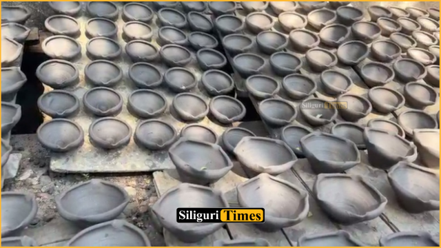 আলোর উৎসবে মেতে উঠবে গোটা দেশ, শেষ মুহুর্তে মাটির প্রদীপ তৈরিতে ব্যস্ত শিলিগুড়ির মৃৎশিল্পীরা