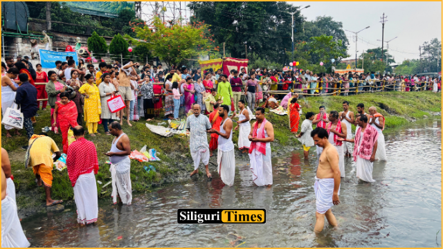 সূচনা হল দেবীপক্ষের, শিলিগুড়িতে মহালয়ার ভোরে তর্পণ করলেন বহু মানুষ