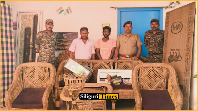 ফাঁকা বাড়ি পেয়ে চুরি, গ্রেফতার ২-উদ্ধার হয়েছে চুরি যাওয়া সামগ্রী