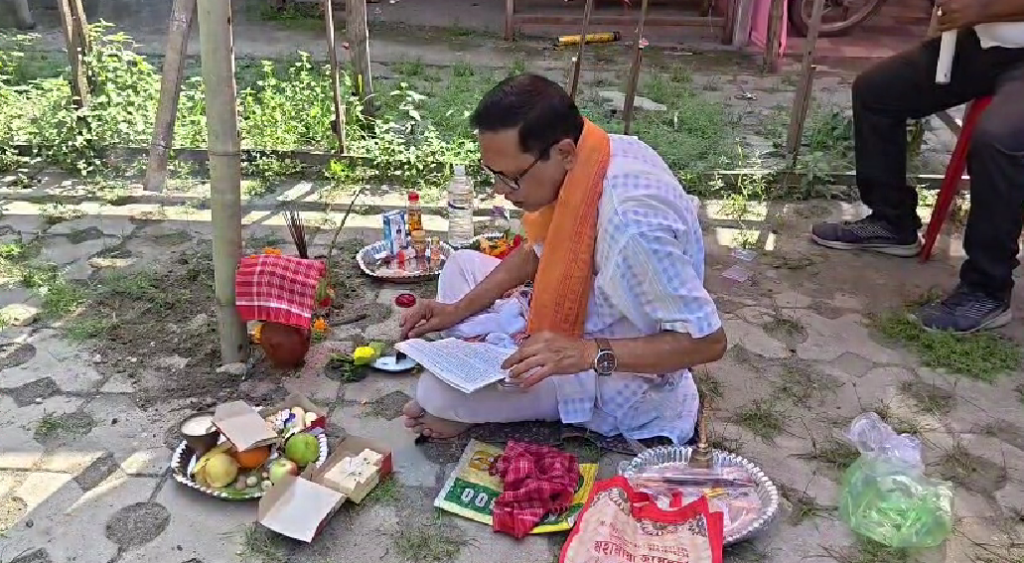 খুঁটিপুজোর মধ্য দিয়ে কালীপুজোর প্রস্তুতি শুরু করলো শিলিগুড়ির গেটবাজার ইয়ুথ ক্লাব