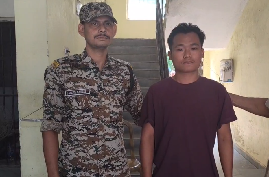 সীমান্তে তাজা কার্তুজ সহ গ্রেফতার মণিপুরি যুবক