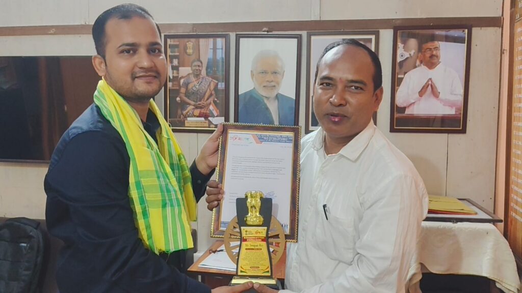 বিনামূল্যে চিকিৎসা পরিষেবা প্রদান করছেন মানুষকে! ‘গরিবের ডাক্তার’স্বপন রায়কে বিশেষ সম্মান প্রদান